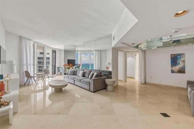 Building Photo - 16445 Collins Ave