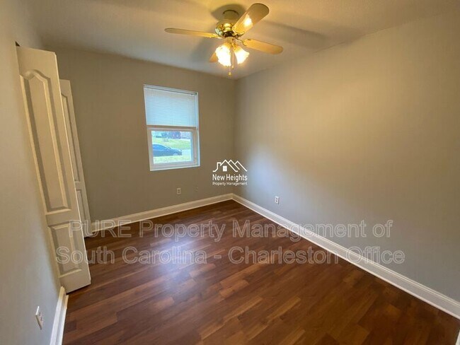 Building Photo - 371 Furman Ln