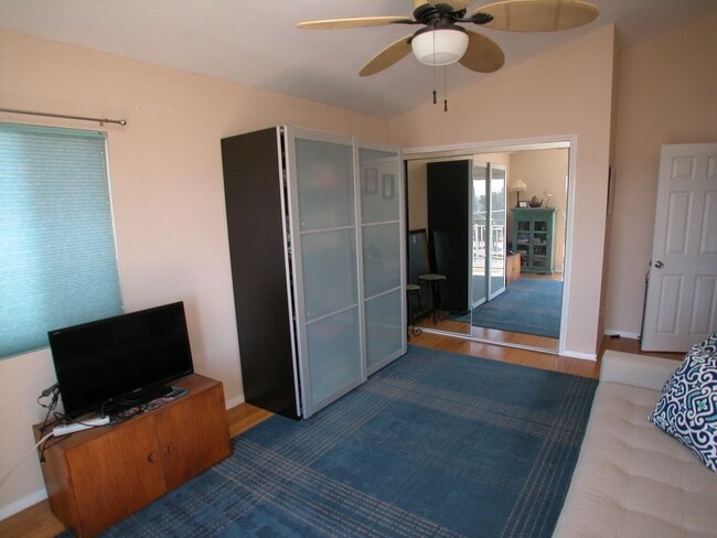 Building Photo - Charming 4-Bed 3-Bath in Paradise Hills