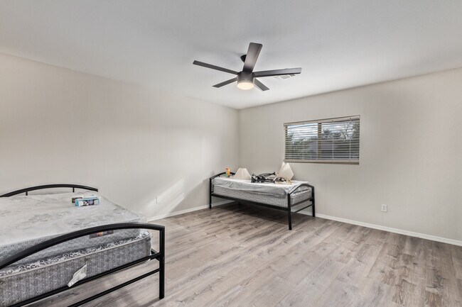 Building Photo - 597 W Casa Mirage Dr
