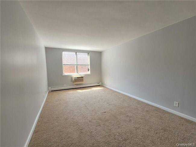 Building Photo - 14 Nosband Ave