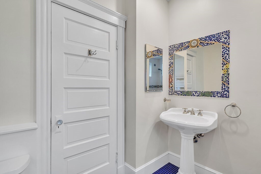 Building Photo - 9 Victoria St