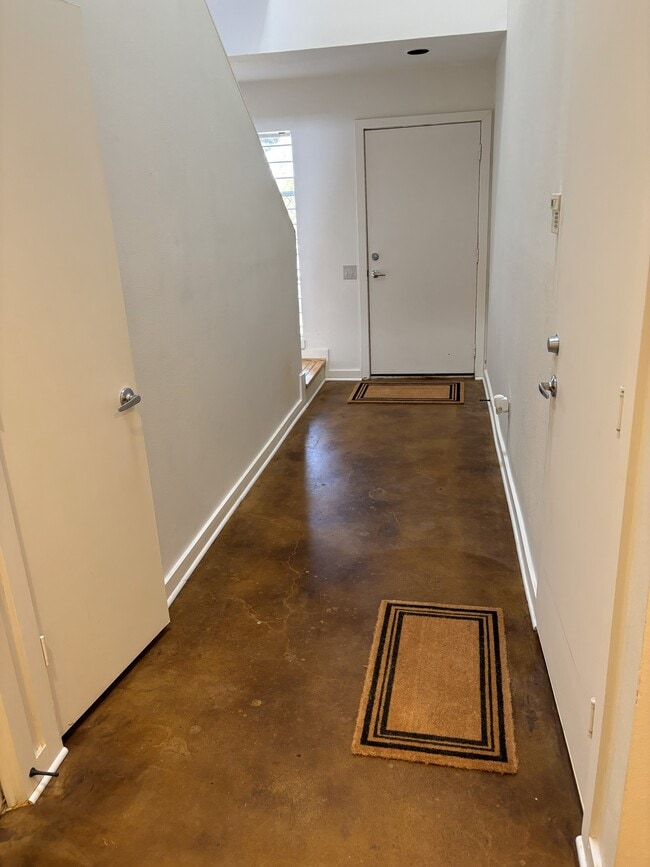 Building Photo - 2909 Albany St