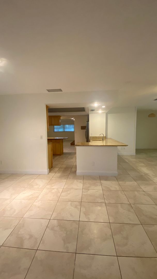 Building Photo - Private Siesta Key Retreat Minutes from World-Famous Beach