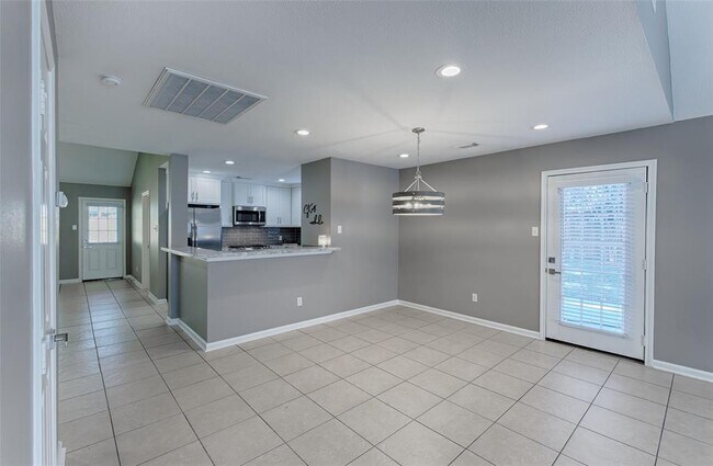 Building Photo - 3607 Hampstead Ct