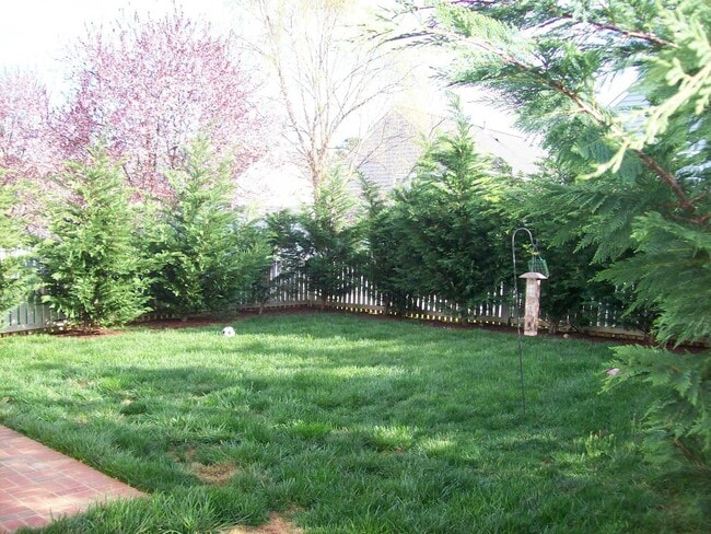 Building Photo - 5024 Village Lawn Dr