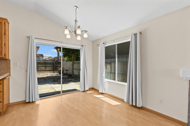Building Photo - 8753 Redwood Grove Way