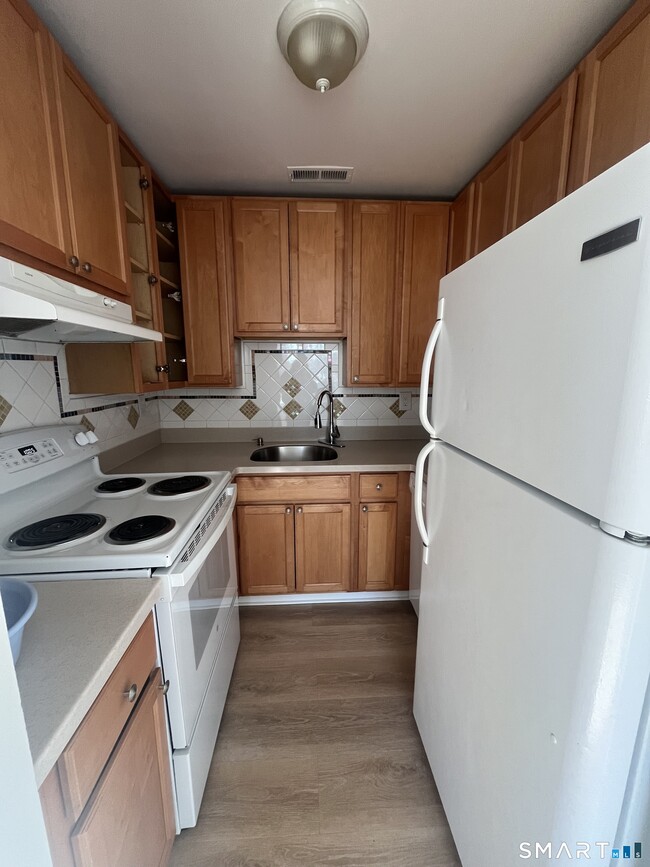 Building Photo - 31 Stuart Ave