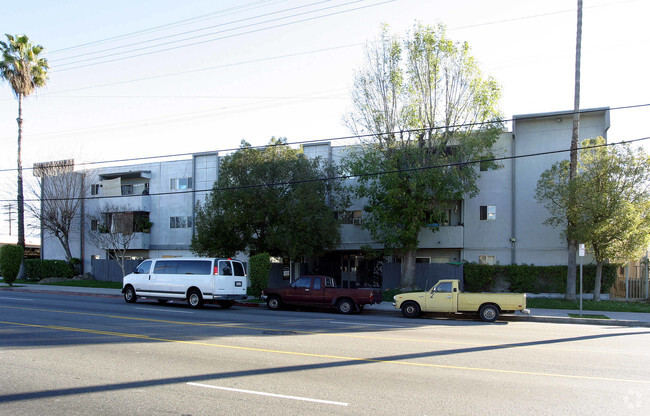 Building Photo - Coldwater Canyon Apartments
