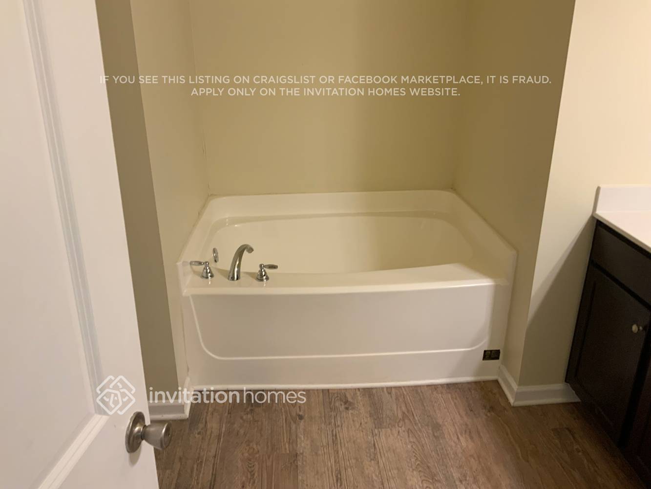 Building Photo - 8120 Brookbend Dr