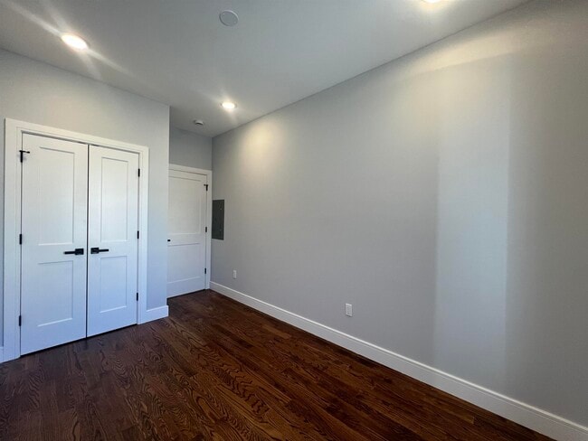 Building Photo - 46 Tuttle St