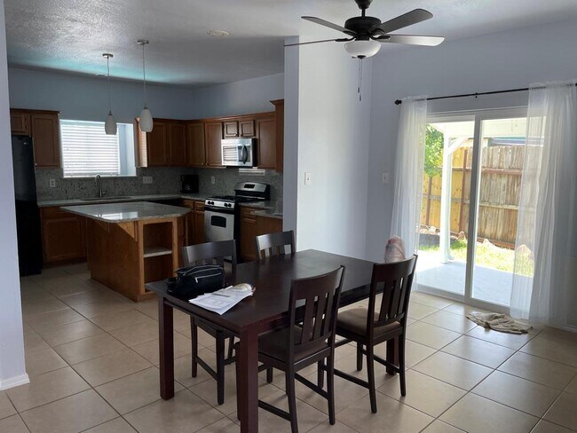 Building Photo - 2108 Zephyr Ln