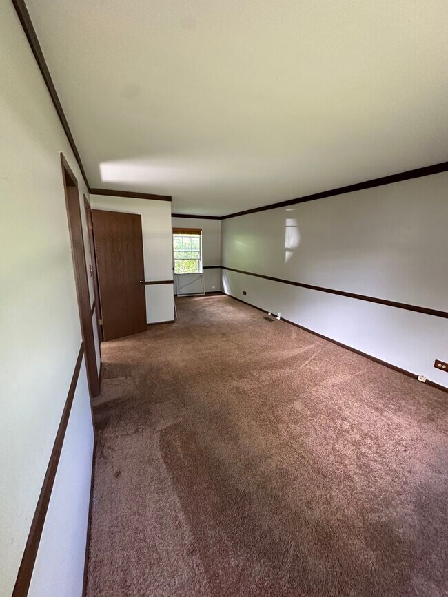 Building Photo - 4480 Shorewood Ct