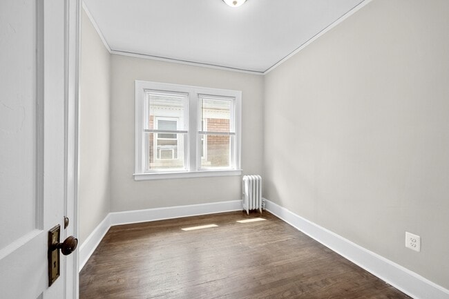 Building Photo - 852 Beaconsfield Ave