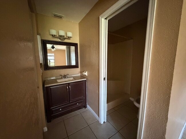 Building Photo - 1040 June Dr