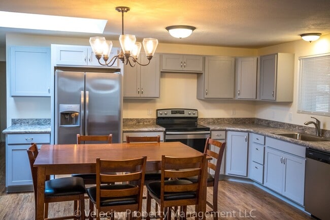 Building Photo - Single Level Home in Bend!