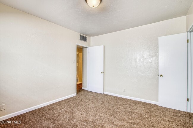 Building Photo - 1611 N Kansas St