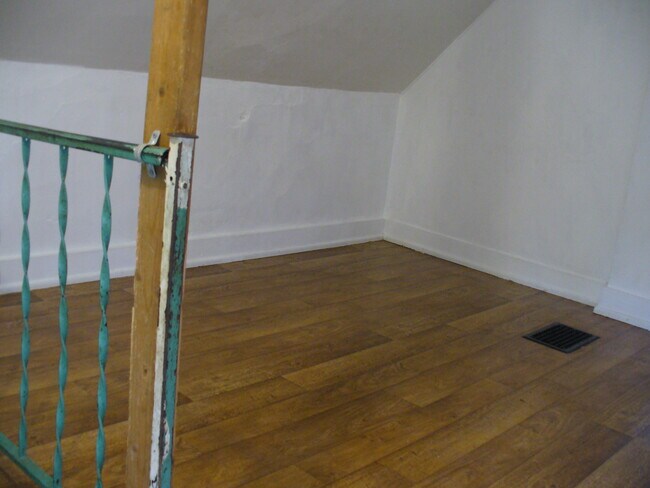 Building Photo - 1217 17th Ave