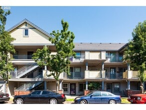 Building Photo - Freshly Updated 2-Bedroom Condo in the Hea...