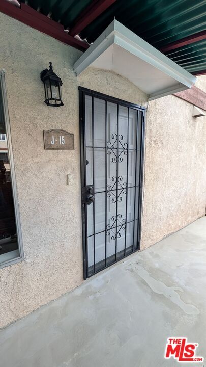 Building Photo - 7300 Lennox Ave