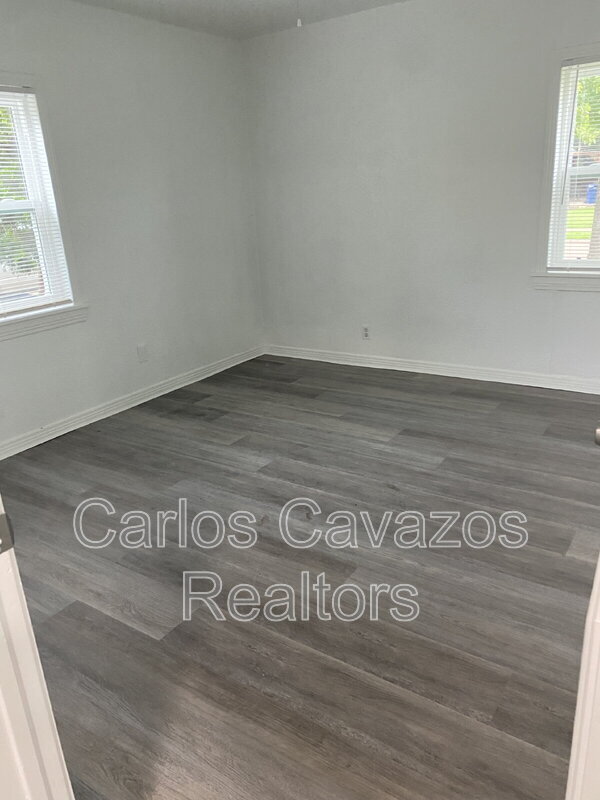 Building Photo - 1617 Meadowbrook Dr