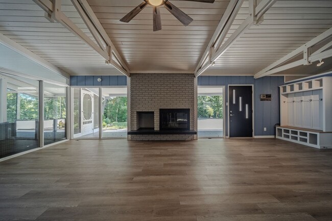 Building Photo - Scenic Lakeview Rental located on Boatman'...