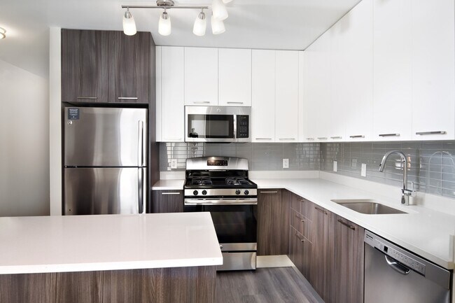 Building Photo - 1524 Sheepshead Bay Rd