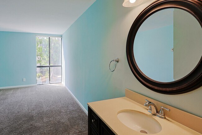 Building Photo - 1 Bed / 1 Bath Condo Near Cowles Mountain – Move-In Special!