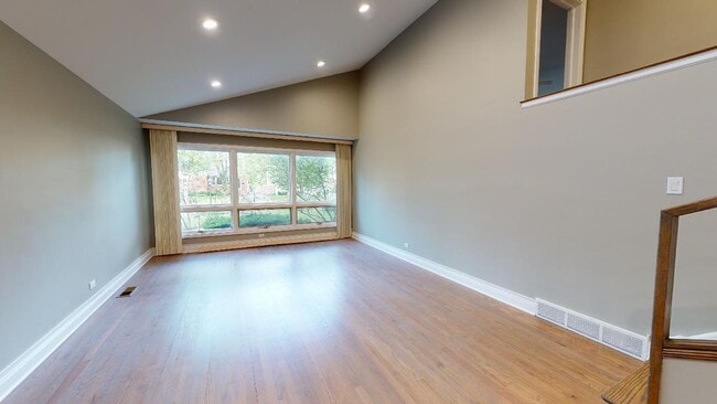 Building Photo - 1366 Cavell Ave