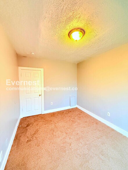 Building Photo - 8000 Pilgrim St