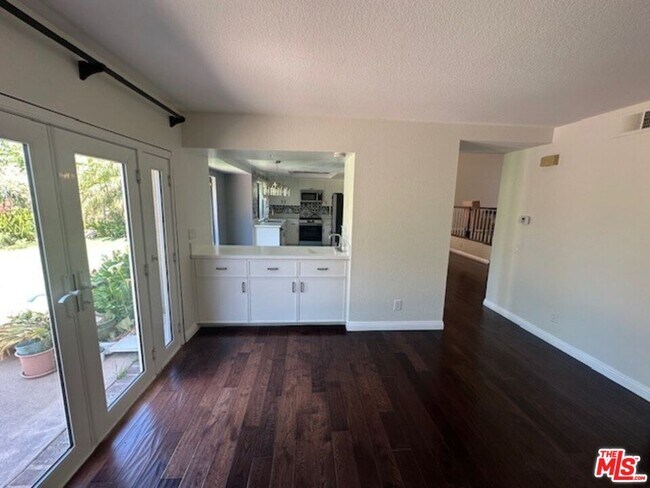 Building Photo - 6501 Bradley Pl