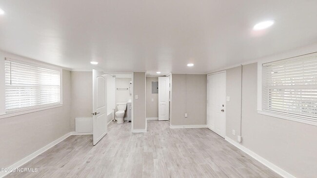 Building Photo - 1255 Central Dr