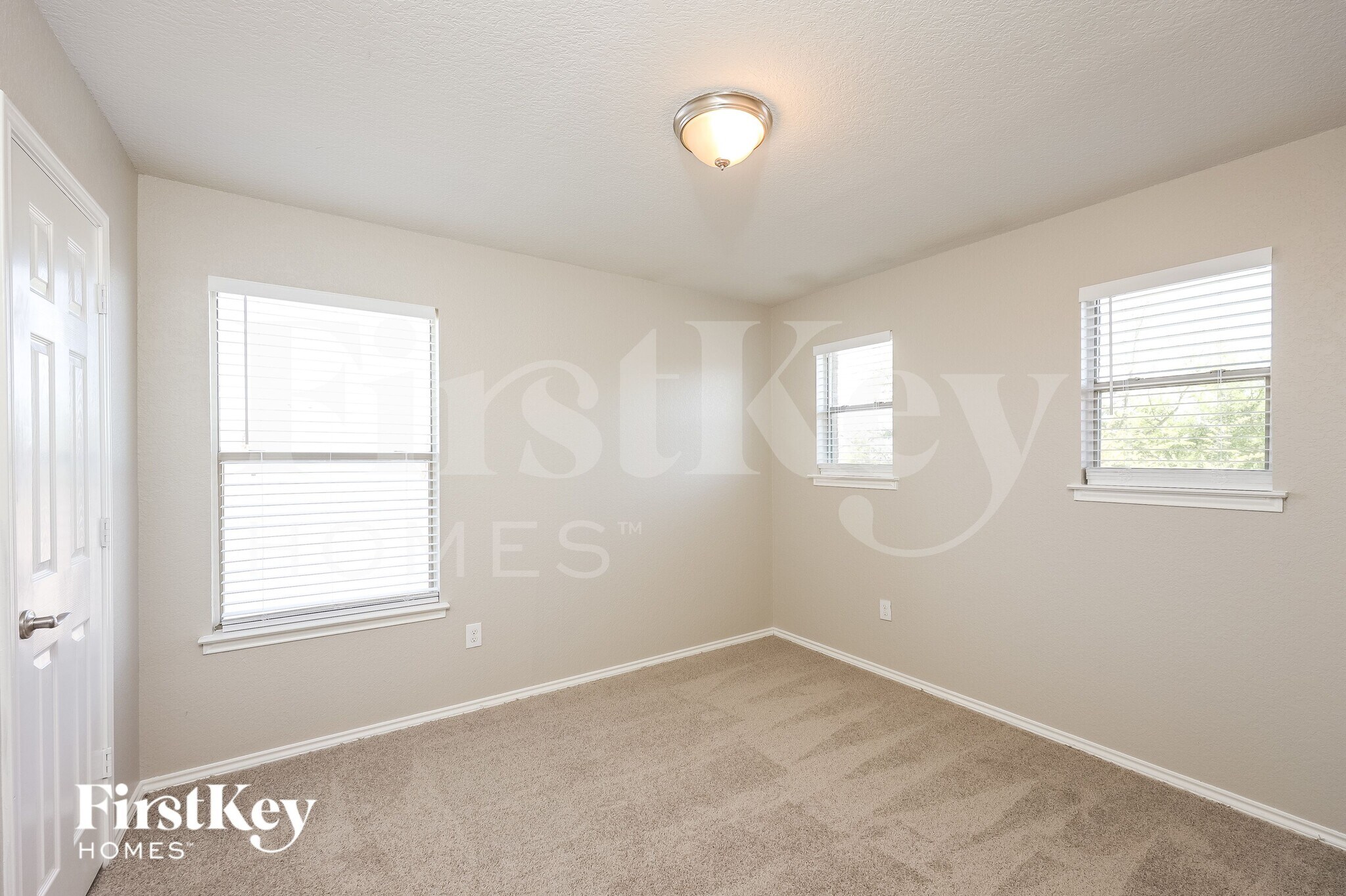 Building Photo - 639 Sanderling