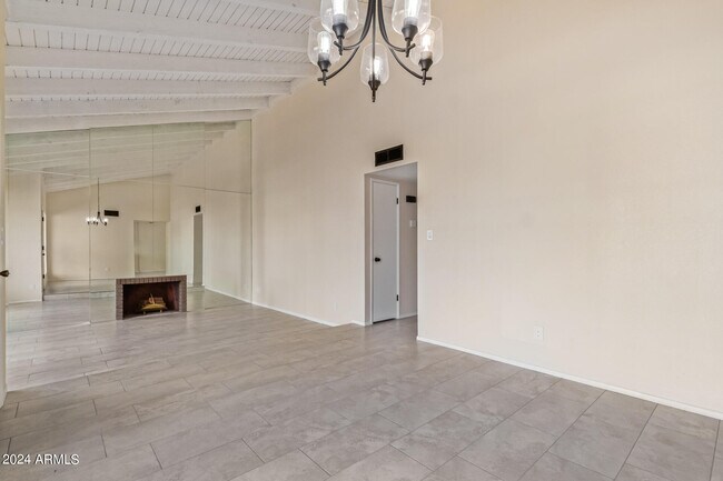 Building Photo - 3917 W Juniper Ave