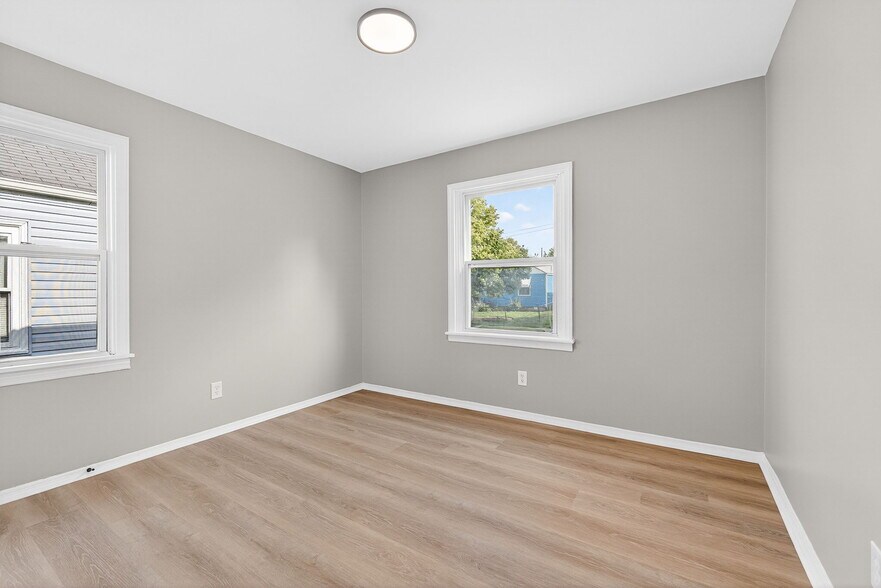 Building Photo - 1437 E 19th Ave
