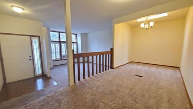 Building Photo - Cedar Mill Hidden Gem!!