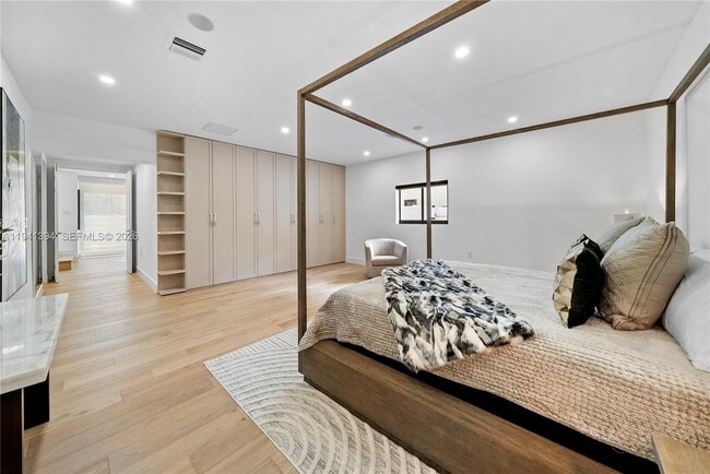 Building Photo - 600 NE 57th St