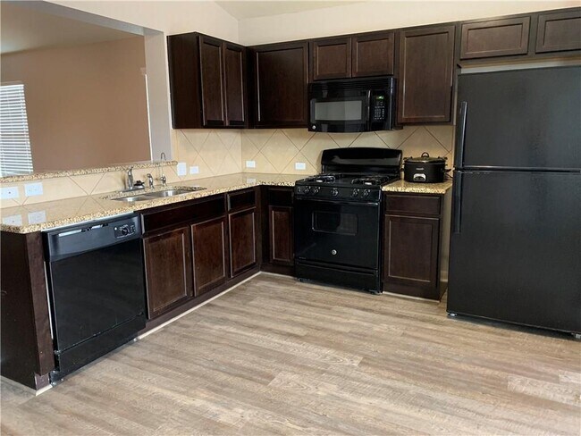 Building Photo - 351 Musgrav