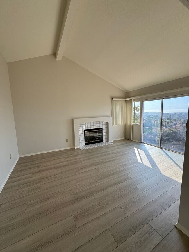 Building Photo - 3758 Scenic Way
