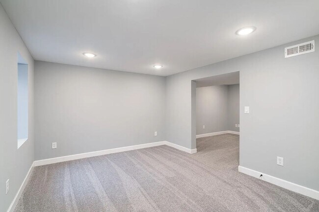 Building Photo - 411-413 Belle Aire Dr