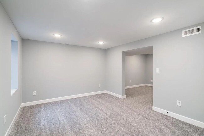 Building Photo - 411 Belle Aire Dr