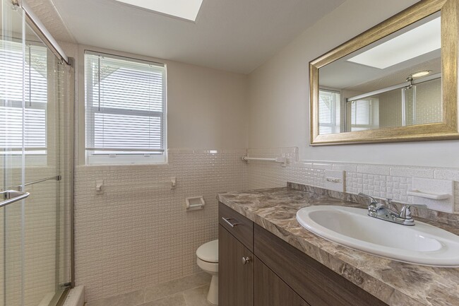 Building Photo - 210 Delido Ct