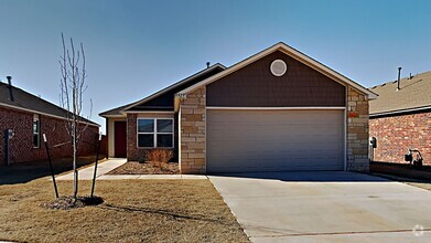 Building Photo - Very Nice 3 Bedroom 2 Bath Home in Yukon S...