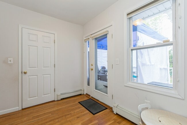 Building Photo - 39 Linwood Ave