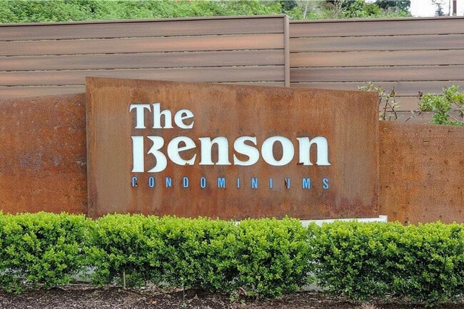 Building Photo - 1425 S Puget Dr