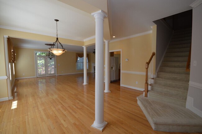 Building Photo - 114 Prestonian Pl