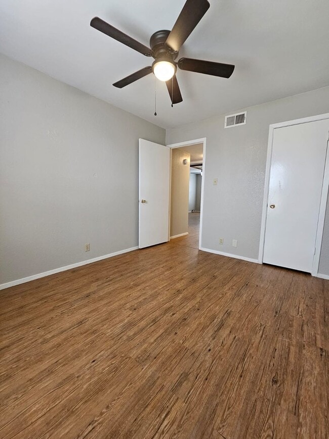 Building Photo - 402 SE 6th St