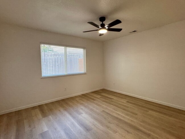 Building Photo - Completely Remodeled Three Bed, Two Bath D...