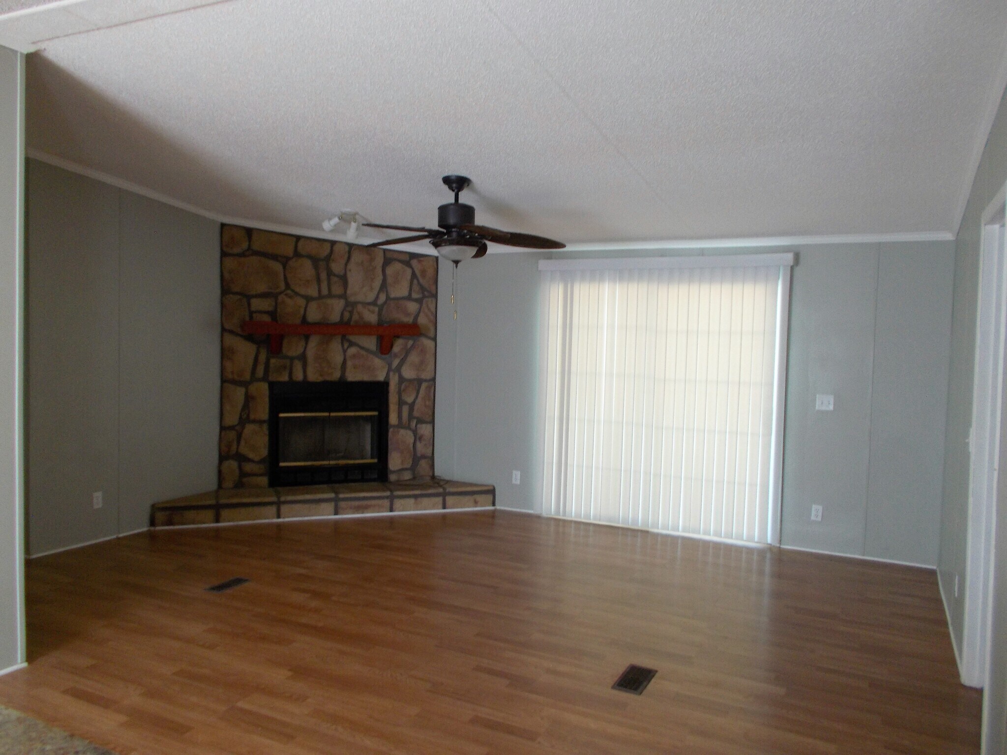 Building Photo - 22696 Lakeway Hbr