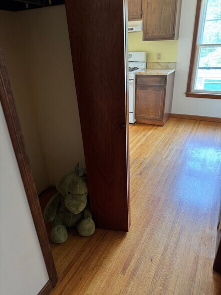 Building Photo - 481 Meigs St